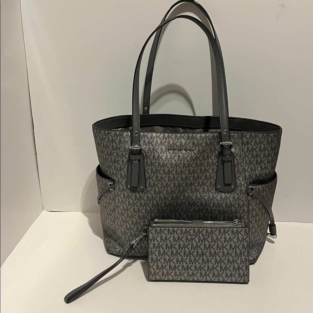 MICHAEL MICHAEL KORS Voyager East/West Leather Medium Tote Bag & Wristlet Wallet